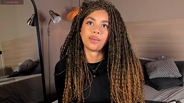 nayah   online show from April 15, 8:09 pm