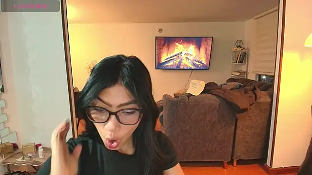 samy jonnes  online show from April 23, 11:18 pm