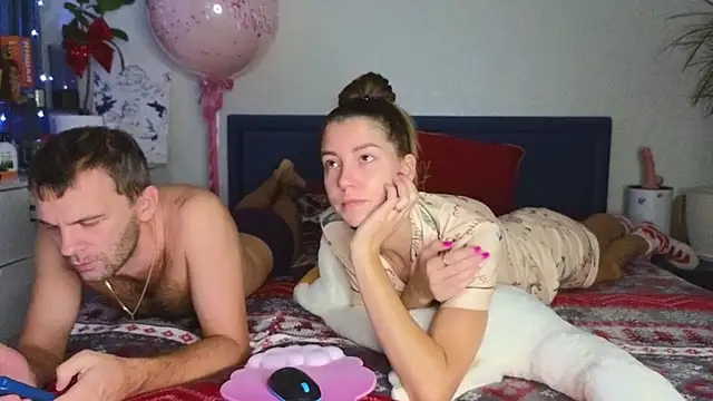 Snapshot of FoxLoveBasik chatting on December 11, 2:30 am FoxLoveBasik online show from December 11, 2:30 am