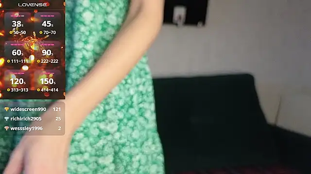 Snapshot of FoxLoveBasik chatting on February 23, 8:28 am FoxLoveBasik online show from February 23, 8:28 am