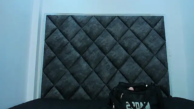 AmberAdams  online show from January 13, 1:28 pm