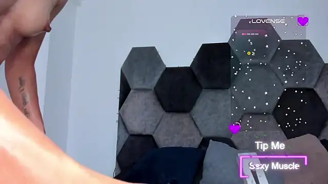 AmberAdams  online show from March 11, 1:45 pm