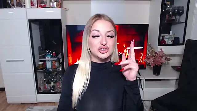 Snapshot of GodessJulia chatting on December 3, 10:41 pm GodessJulia online show from December 3, 10:41 pm