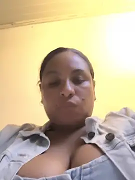 Snapshot of Francesca_ferrari chatting on May 22, 1:57 am Francesca ferrari online show from May 22, 1:57 am