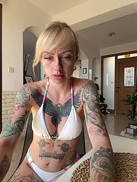 haileyhope  online show from August 4, 1:03 pm