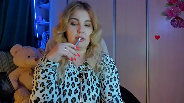 CoraSwon online show from March 19, 3:05 pm