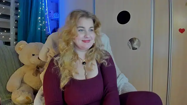 CoraSwon online show from March 22, 6:33 pm