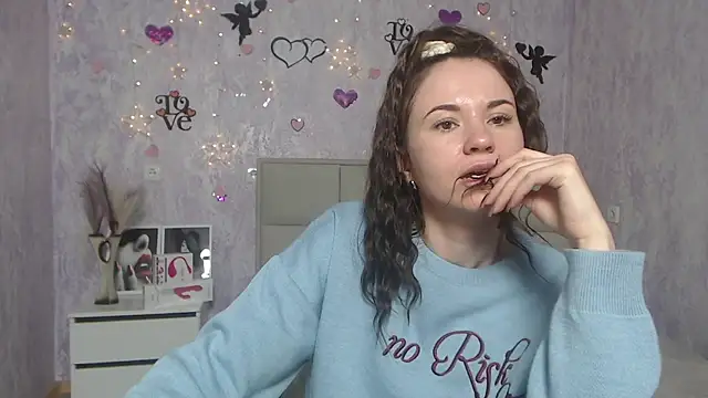 KaraCriegs online show from March 6, 1:37 am