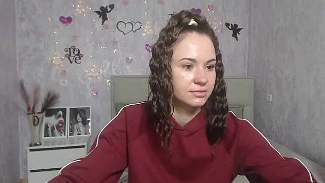 KaraCriegs online show from March 12, 6:33 pm