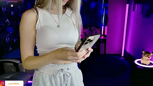 Snapshot of ShhhO_O chatting on June 16, 10:07 am ShhhO O online show from June 16, 10:07 am