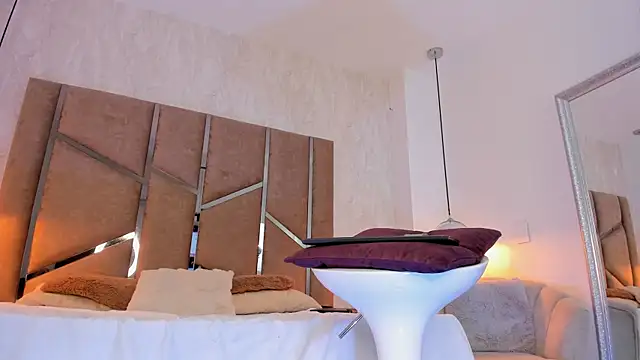 Martinaa Jones  online show from October 4, 8:07 pm