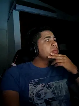 Snapshot of ElferXXX chatting on February 19, 5:05 am ElferXXX online show from February 19, 5:05 am