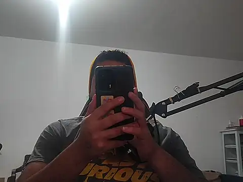 Snapshot of ElferXXX chatting on October 28, 3:54 am ElferXXX online show from October 28, 3:54 am