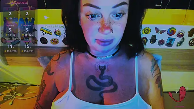 Snapshot of EllieOz chatting on December 18, 3:40 pm EllieOz online show from December 18, 3:40 pm