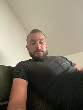Snapshot of cosmin9000 chatting on July 5, 8:43 am cosmin9000 online show from July 5, 8:43 am