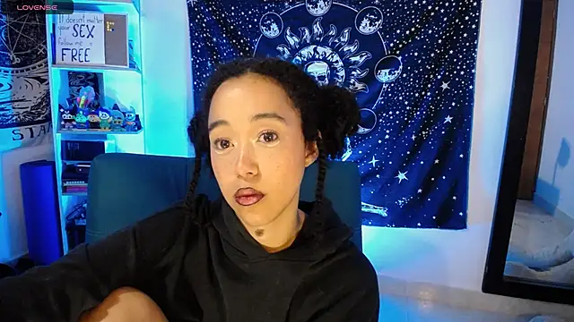 Snapshot of ela_0 chatting on July 9, 8:51 am ela 0 online show from July 9, 8:51 am