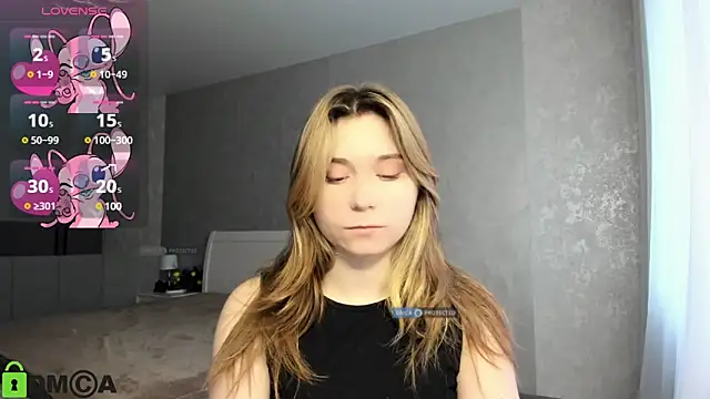 Snapshot of SweetMonicka chatting on December 8, 7:47 am SweetMonicka online show from December 8, 7:47 am