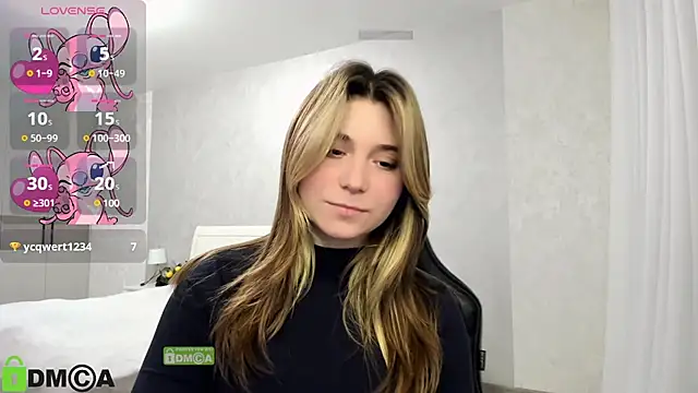Snapshot of SweetMonicka chatting on December 15, 7:10 pm SweetMonicka online show from December 15, 7:10 pm