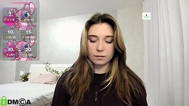 Snapshot of SweetMonicka chatting on February 17, 6:04 pm SweetMonicka online show from February 17, 6:04 pm