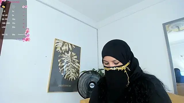 Snapshot of Amina_hafsa chatting on June 19, 8:34 pm Amina hafsa online show from June 19, 8:34 pm