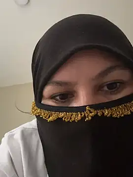 Snapshot of Amina_hafsa chatting on July 18, 6:12 pm Amina hafsa online show from July 18, 6:12 pm