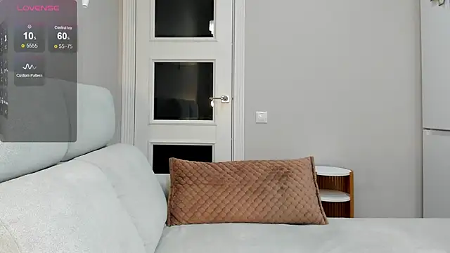 LunAnna online show from March 11, 3:56 pm