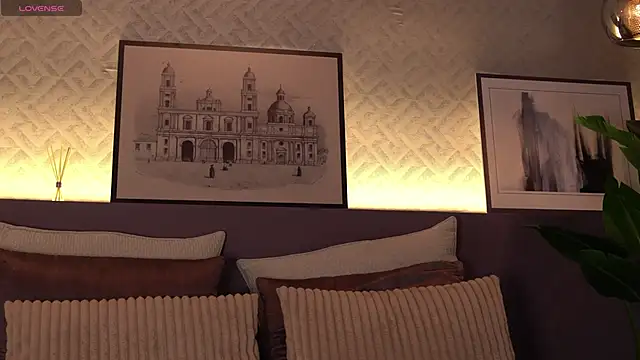 Snapshot of ElleDiane chatting on February 26, 12:05 am ElleDiane online show from February 26, 12:05 am