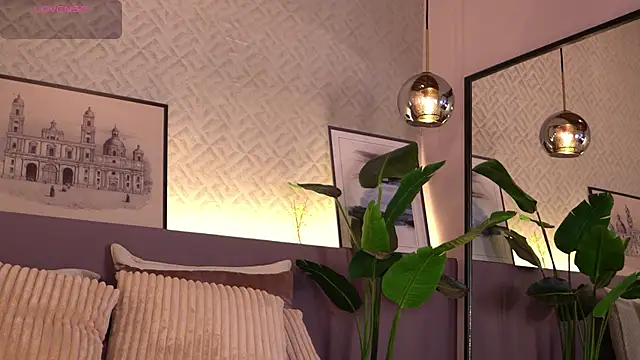 Snapshot of ElleDiane chatting on September 22, 10:34 pm ElleDiane online show from September 22, 10:34 pm