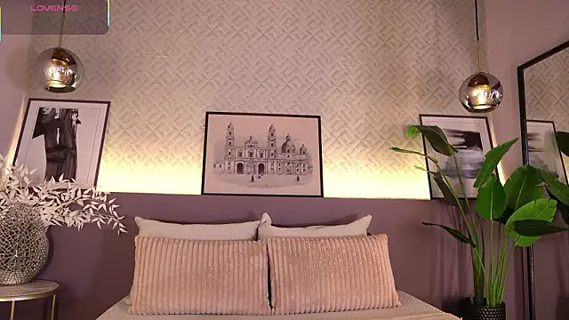 Snapshot of ElleDiane chatting on January 19, 12:25 am ElleDiane online show from January 19, 12:25 am