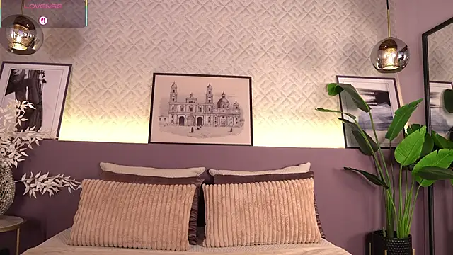 ElleDiane online show from March 9, 12:25 am