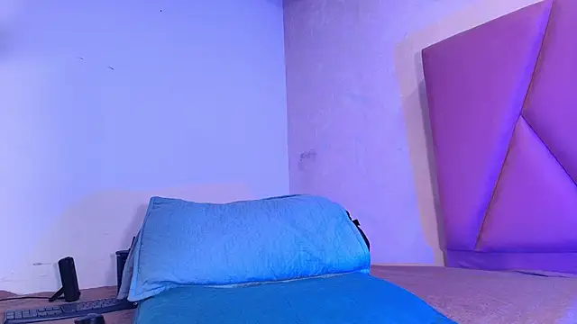 arl chloee online show from September 23, 3:09 am