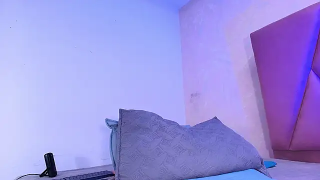 arl chloee online show from October 4, 3:04 am