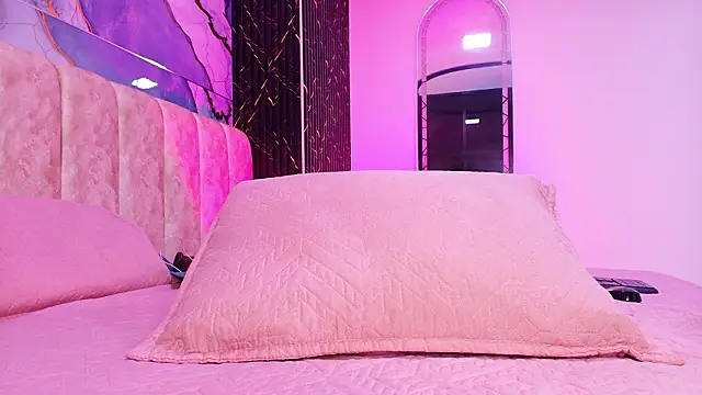 arl chloee online show from March 23, 3:10 am