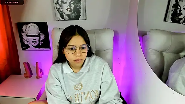 SamanthaRoldaan online show from April 8, 2:50 pm