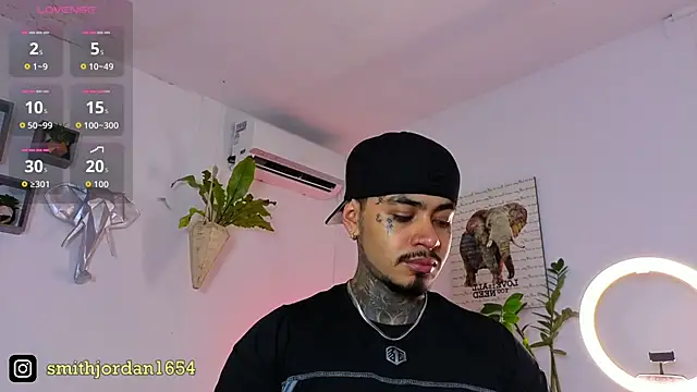 JordanSmiith  online show from November 8, 9:13 pm