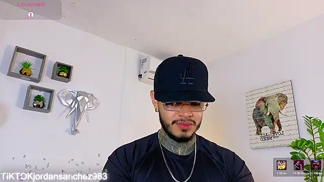 JordanSmiith  online show from February 18, 8:38 pm