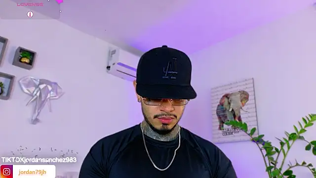 JordanSmiith  online show from March 17, 8:45 pm