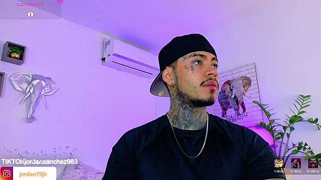 Snapshot of JordanSmiith_ chatting on April 21, 7:50 pm JordanSmiith online show from April 21, 7:50 pm