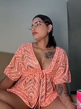 Snapshot of maykka chatting on May 14, 10:22 am maykka online show from May 14, 10:22 am