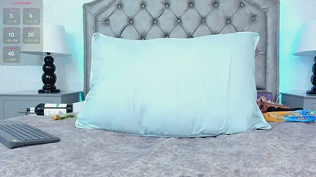 Snapshot of AdelaBrown chatting on December 11, 9:30 am AdelaBrown online show from December 11, 9:30 am