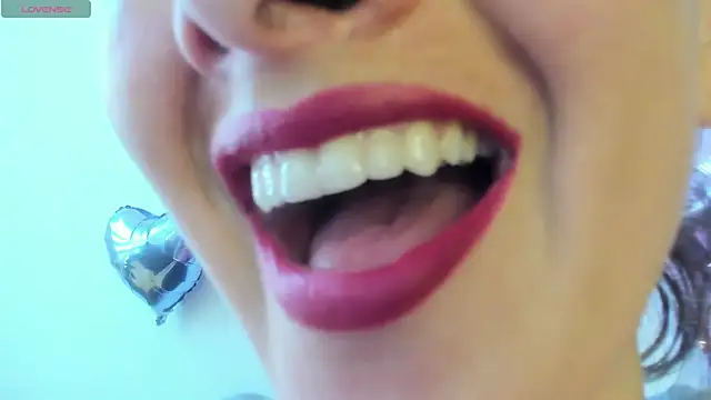 queen fetish online show from May 26, 7:43 pm