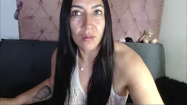 Snapshot of missbella1 chatting on July 18, 8:23 pm missbella1 online show from July 18, 8:23 pm