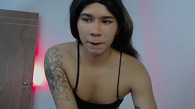 Snapshot of Moon_Foxxy chatting on July 19, 8:45 pm Moon Foxxy online show from July 19, 8:45 pm