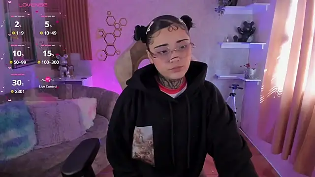 mia catt05 online show from February 14, 7:10 pm