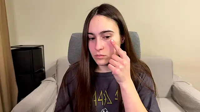 AliceKolltt online show from April 7, 8:09 pm