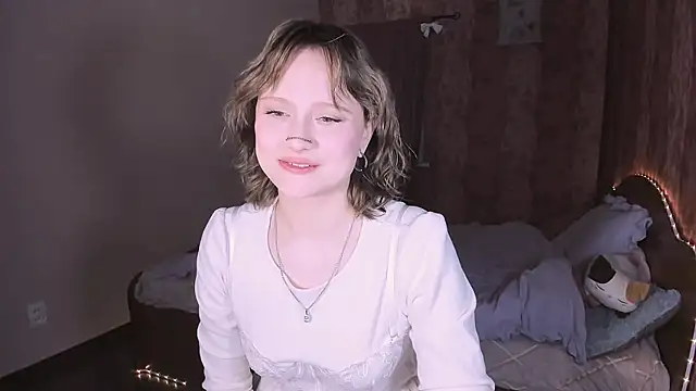 MariaMango online show from April 2, 9:45 pm