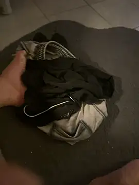 Snapshot of Bennyben8604 chatting on April 15, 1:23 am Bennyben8604 online show from April 15, 1:23 am