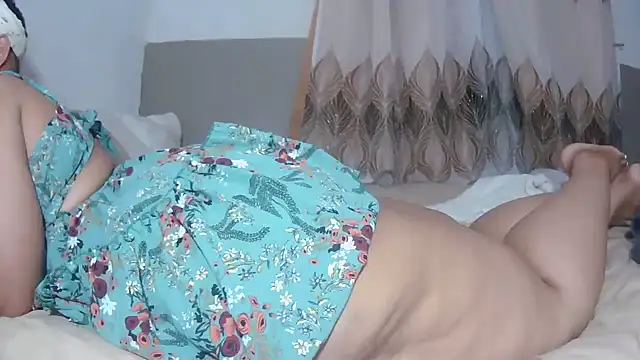 BustyThickyAss online show from December 2, 7:20 pm