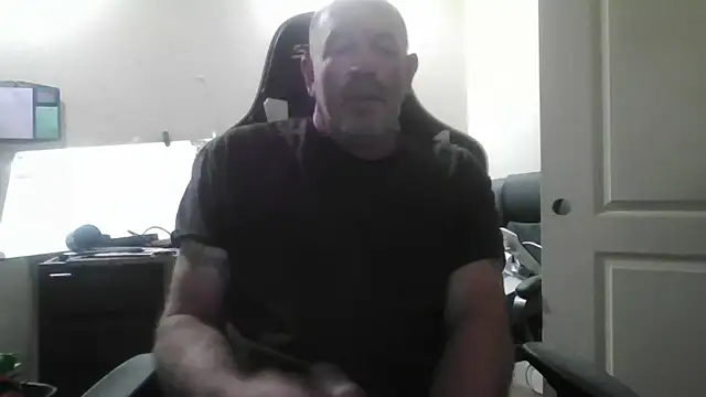Snapshot of TXCowboy420 chatting on August 5, 9:50 pm TXCowboy420 online show from August 5, 9:50 pm