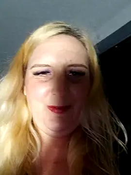 BecciDeluxe online show from January 31, 8:51 pm